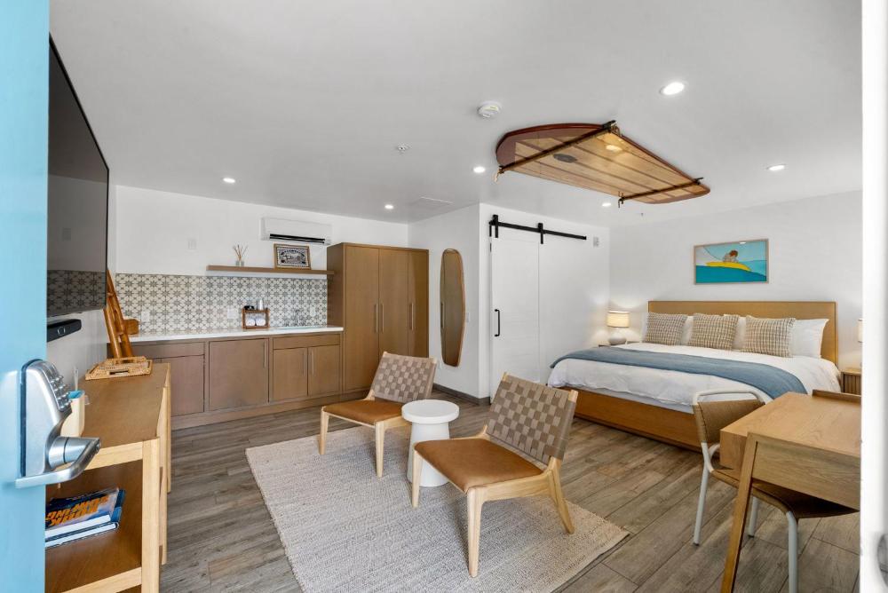 Deluxe King Suite interior